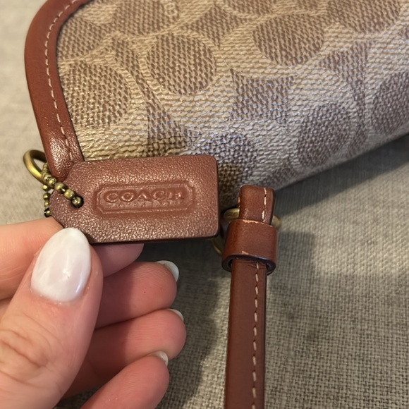 Coach Belt Bag/Crossbody - Picture 4 of 6